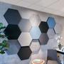 Kép 4/4 - Noizero wall felt, akusztikus hangelnyelő falpanel hatszög, zöld 55x48x2cm